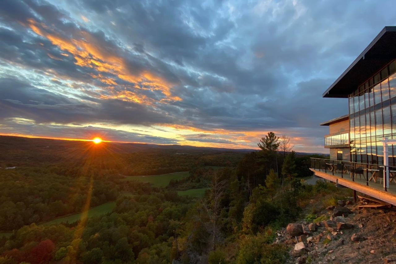 Auberge de la Montagne Coupée Saint Jean De Matha Exterior foto